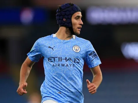 Muốn mua sao Man City, Barcelona có kiểu thương thảo ngược đời