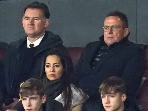 Gary Neville trách BLĐ Man Utd "thất hứa"