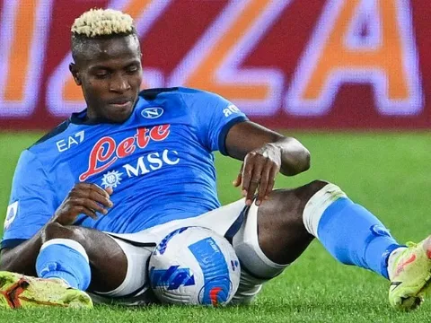 Napoli báo tin xấu trước trận Liverpool