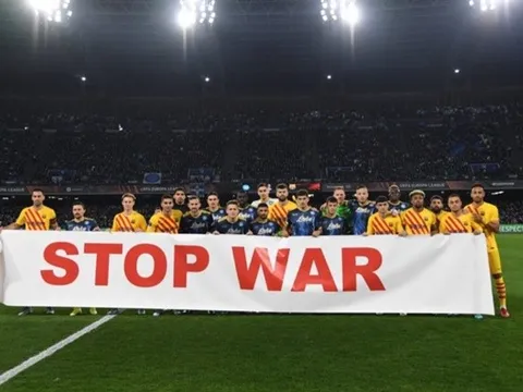 Napoli - Barca phát đi thông điệp ủng hộ Ukraine