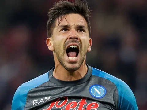 Napoli đè bẹp Ajax