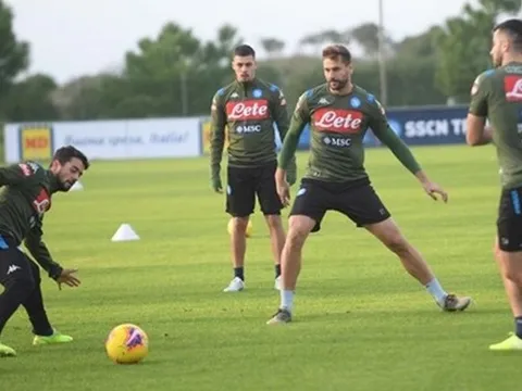 Napoli khủng hoảng, "mục tiêu 7 năm" của Man Utd không thể nở nụ cười