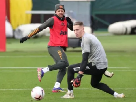 Lingard 'nhảy múa', thủ môn Man Utd chỉ còn biết đứng nhìn