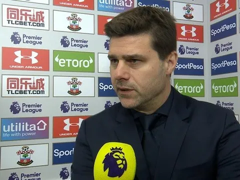 Bị hỏi lạ, Pochettino gắt: ''Bạn nghĩ đây là lúc để nói về chuyện đó à?''