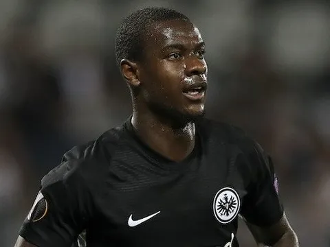 Arsenal cần nhanh tay với gã hộ pháp của Frankfurt