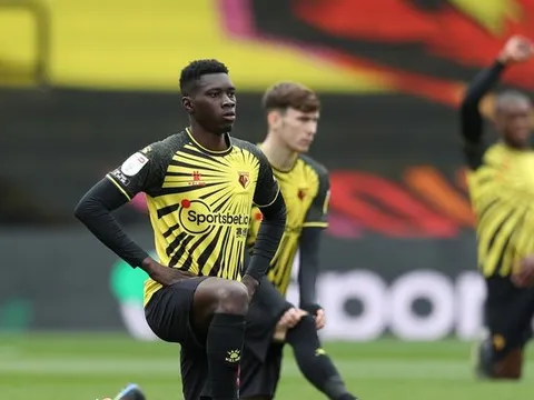 Nếu cập bến Old Trafford, tân binh thứ 6 của M.U không thể tham dự vòng bảng Champions League