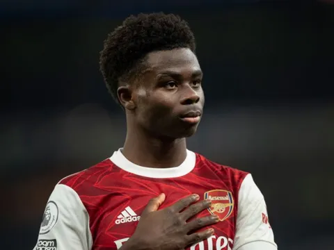 "Nếu có cơ hội, cậu ta nên rời Arsenal và đến Man City thi đấu"