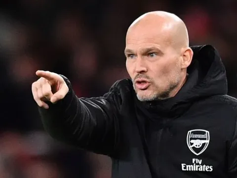 Nếu không thay đổi 'gã luộm thuộm' này, Arsenal sẽ còn trượt dài