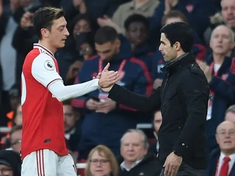 Nếu là Chủ tịch Arsenal, bạn sẽ làm gì với Mesut Ozil?
