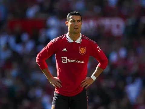 "Nếu Ten Hag thoải mái với điều đó, Ronaldo nên đến đội bóng khác"