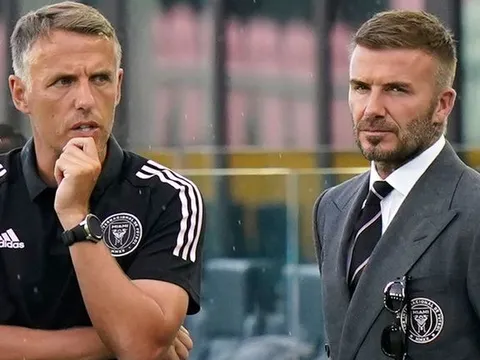 Neville rơi từ thiên đường xuống địa ngục khi đồng ý làm việc cho Beckham