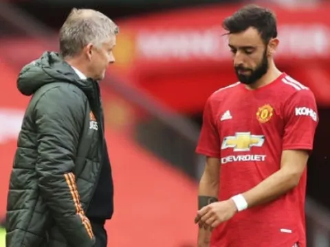 Neville: "Solskjaer có lẽ đã biết đâu là hàng tiền vệ tốt nhất của Man Utd"