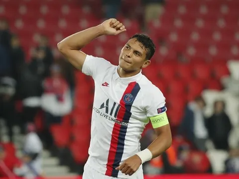 Thiago Silva đến Chelsea, Gary Neville liền gửi 'cảnh báo thép'