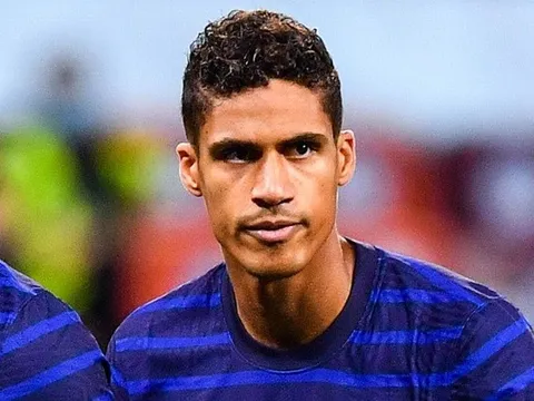 Lộ thời điểm Varane ra mắt Man United