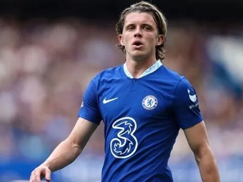 Newcastle muốn mượn tiền vệ Chelsea