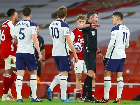 Spurs thua ngược, Mourinho lại "tế sống" trọng tài