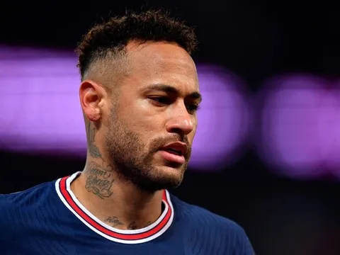 Neymar chỉ trích cựu cầu thủ Liverpool