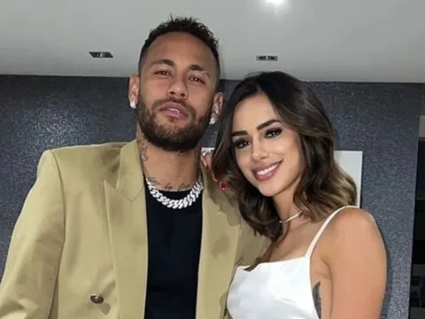 Neymar chia tay bạn gái siêu mẫu
