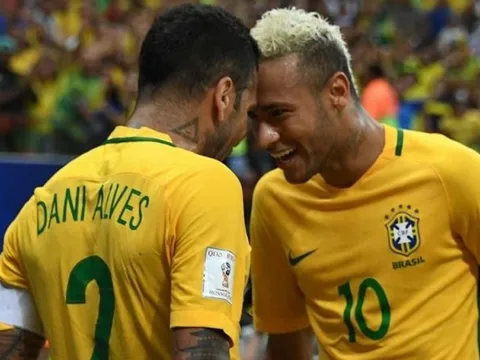 Ngứa mắt vì thói "ngựa chứng", Alves bất ngờ lên tiếng dạy dỗ Neymar