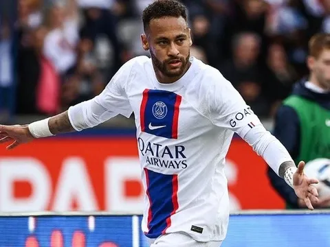 Neymar làm lu mờ Mbappe trong trận thắng của PSG