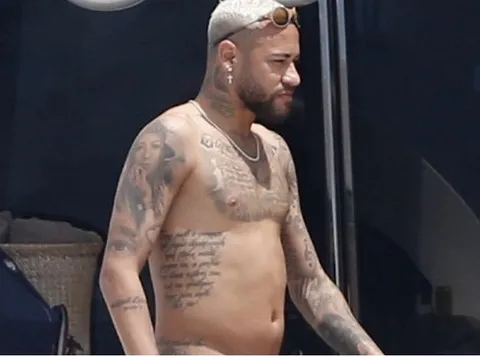 Neymar nghỉ hè quá đà, bụng 6 múi dồn 1