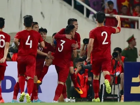 Ngã mũ thán phục những con tính “thần sầu” của thầy Park