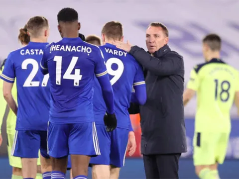 Ngã ngựa trước Chích Chòe, Leicester khiến Top 4 trở nên khó lường
