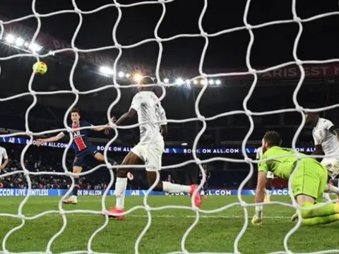 Nghẹt thở phút bù giờ, PSG giành chiến thắng đầu tiên tại Ligue 1