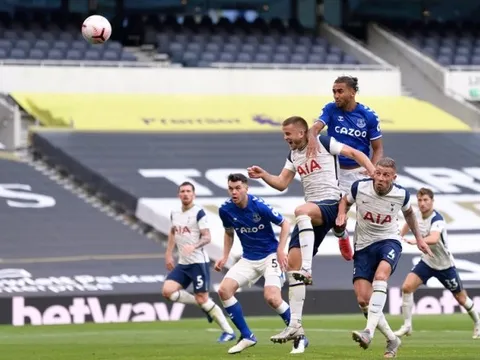 Ngoại hạng Anh lại chấn động về "khẩu đại pháo" lâu năm thông nòng