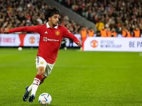 Zidane Iqbal tuyên bố khiến Fred và McTominay 'lo sốt vó'