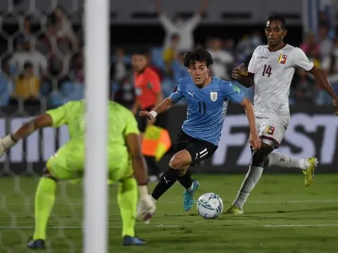 Araujo ngạc nhiên với chân chạy cánh của Man Utd