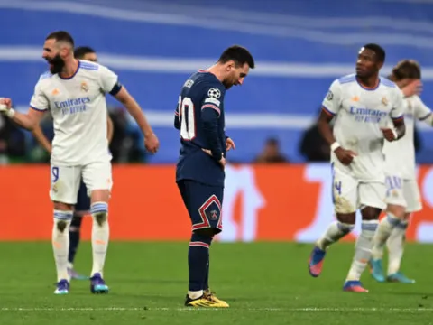 Ngược dòng kinh điển, Benzema thổi bay PSG khỏi Champions League