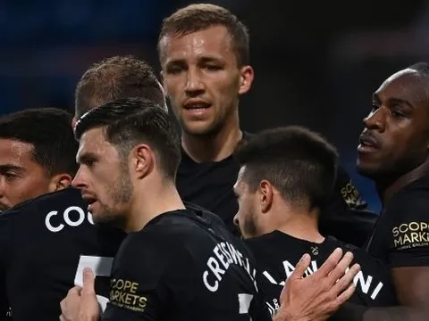 Ngược dòng trước Burnley, West Ham khiến Liverpool thêm bấn loạn