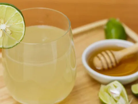 Người bị 5 bệnh này không nên uống nước chanh