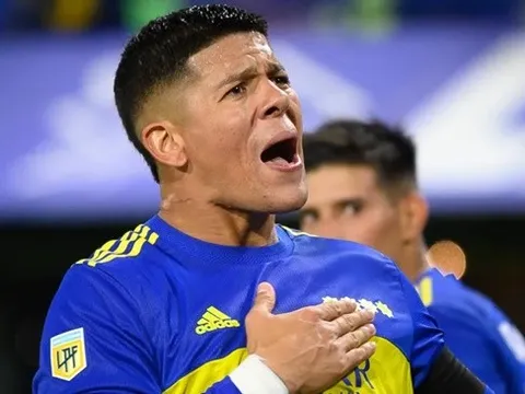 Người cũ Man Utd bị tước băng đội trưởng