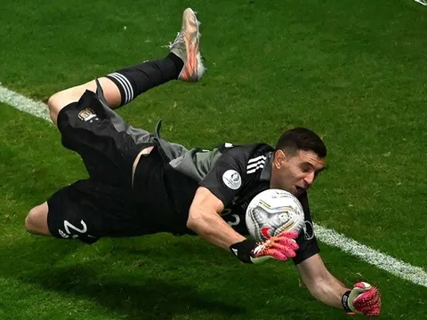 Người hùng Argentina đã thà nhận ít tiền, hơn là ở lại Arsenal