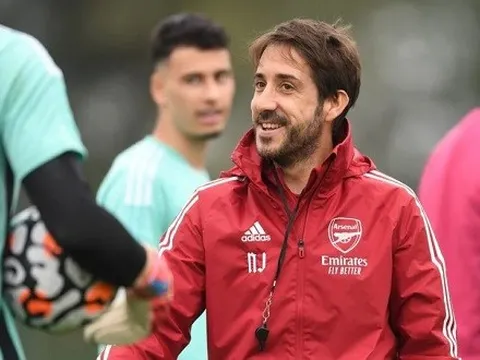 Người hùng bí ẩn làm lu mờ 118 triệu bảng của Arsenal