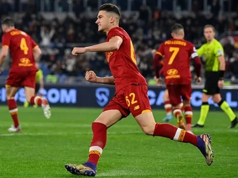 Người hùng Roma ca ngợi Mourinho