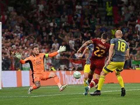 Mourinho viết sử với AS Roma
