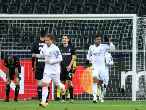 "Người không phổi" tỏa sáng, Real Madrid thoát thua nghẹt thở trước Gladbach