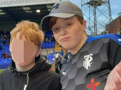 Người phụ nữ đầu tiên ở Anh bị cấm đến sân bóng