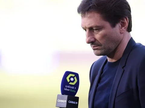 Người PSG bị "sờ gáy" vì vạ miệng với trọng tài