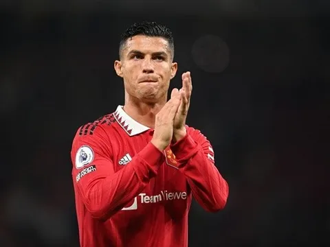 Người thắng kẻ thua ở Man Utd sau trận Leicester