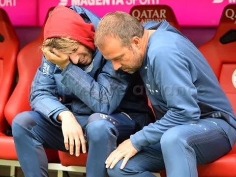 Người trong cuộc tiết lộ lý do 'sao' Bayern khóc nấc trên ghế dự bị