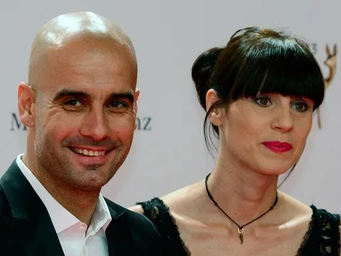 Người vợ biến Pep từ 'thảm họa' thời trang thành quý ông thanh lịch