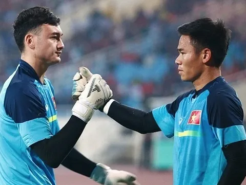 Nguyên Mạnh tạo ra cuộc đua mới cho vị trí thủ môn ở tuyển Việt Nam