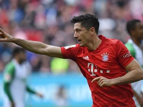 Nhả đạn ầm ầm, Lewandowski cân bằng siêu thành tích của "họng pháo" Arsenal