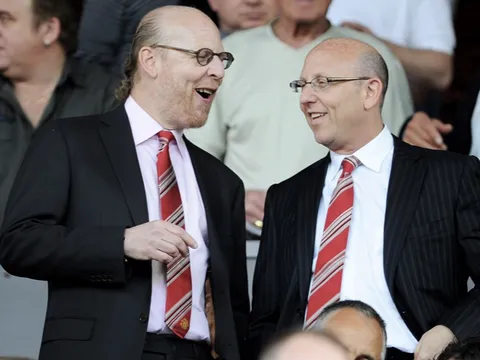 Nhà Glazer biến MU thành trò hề