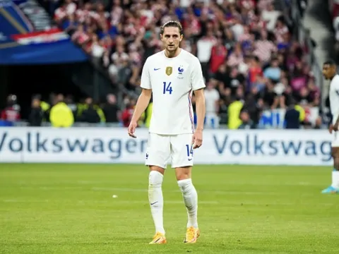 Nhà vô địch World Cup bị đẩy xuống tập cùng đội U23 Juventus