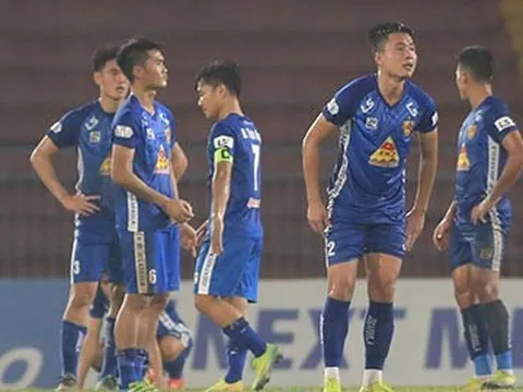Nhà vua V-League 2017 "băng hà", Nam Định trụ hạng thành công